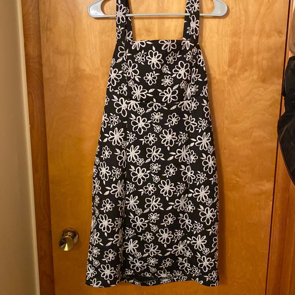 Plus Size 90s Style Flower Power Black & White Sleeveless Dress Keyhole Back 1X